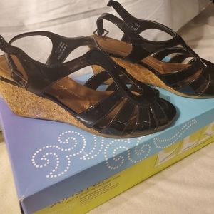 Black low cork wedge sandal